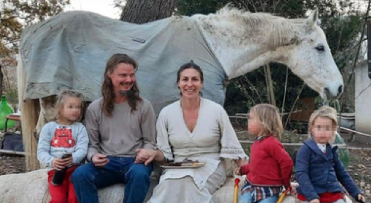 Famiglia nel bosco, il neuropsichiatra Ammaniti difende i genitori: &ldquo;Separare i figli &egrave; un errore&rdquo;