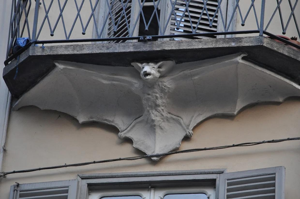 A Torino esiste davvero la &ldquo;Casa dei Pipistrelli&rdquo;