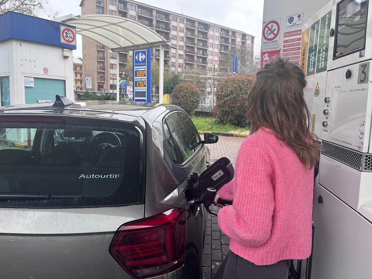 "Fare il pieno &egrave; da ricchi": la benzina alle stelle