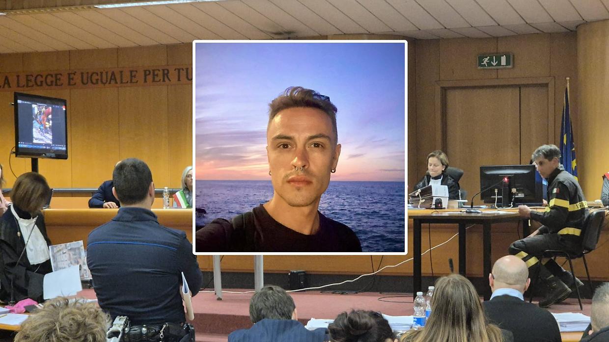 Nel riquadro, Jacopo Peretti. In aula, il pompiere Maurizio Tonda