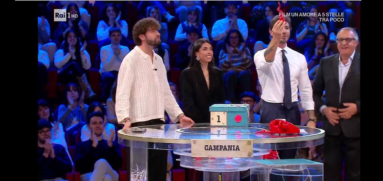 Affari Tuoi, Antonio trita l'assegno finale da 80.000 euro: il finale da brividi del concorrente napoletano