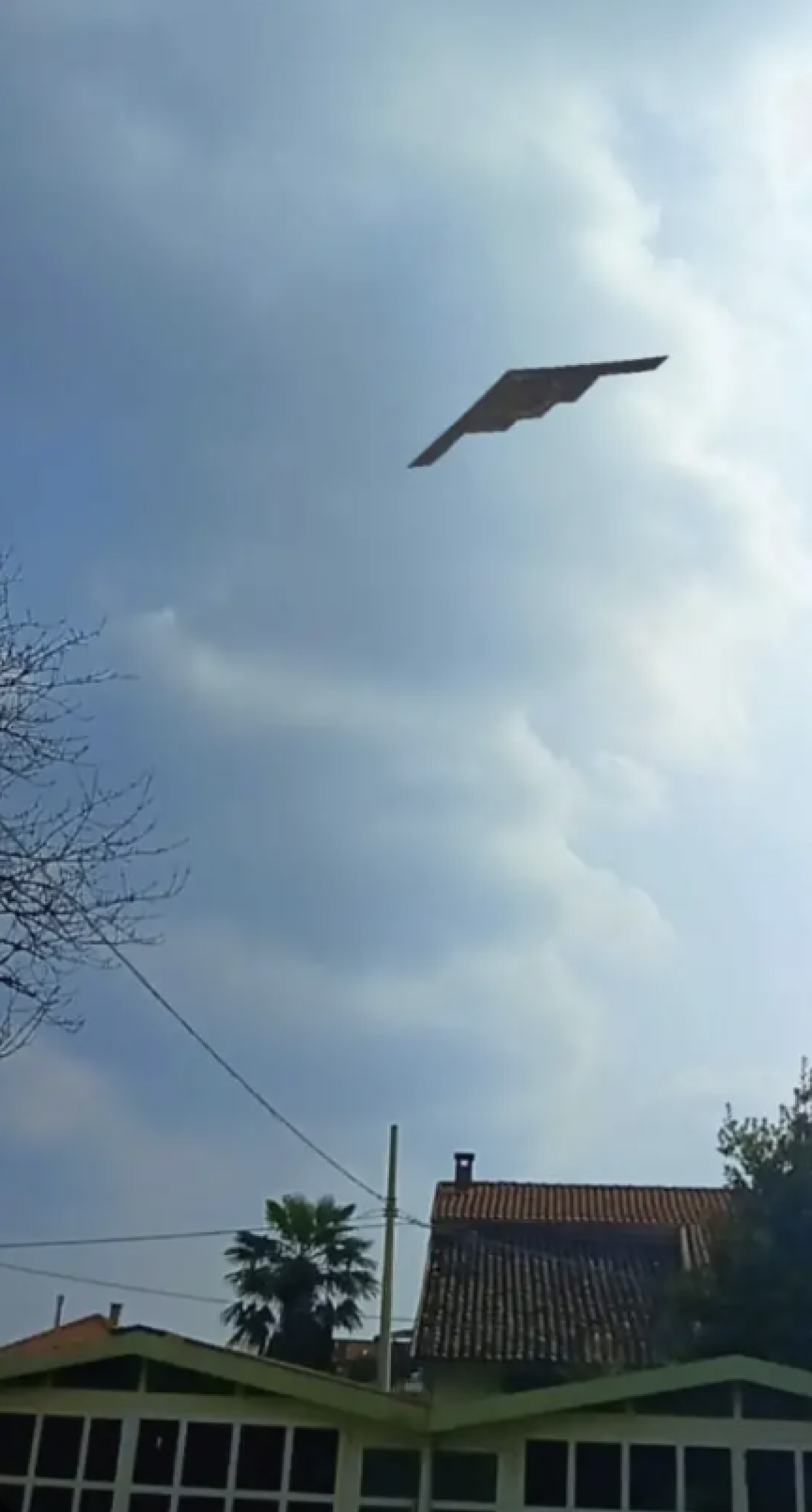 B‑2 sopra Torino: fake news o verit&agrave;? Le foto virali e le ipotesi sui social