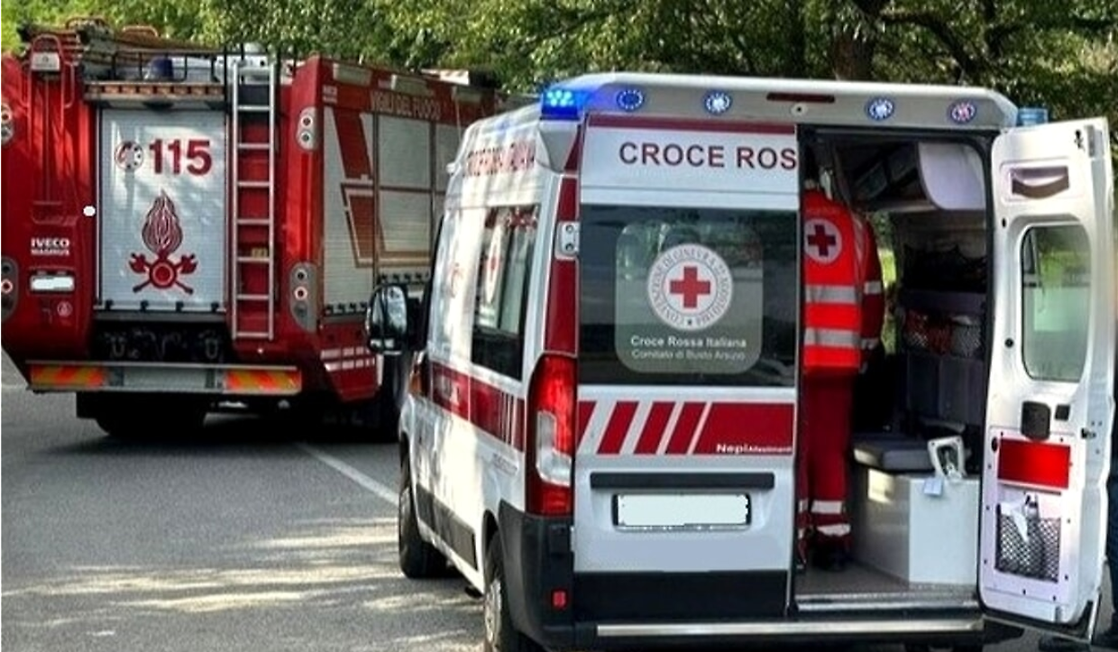 Scontro a Mirafiori Nord: furgoncino si ribalta dopo l&rsquo;impatto, un ferito in codice giallo