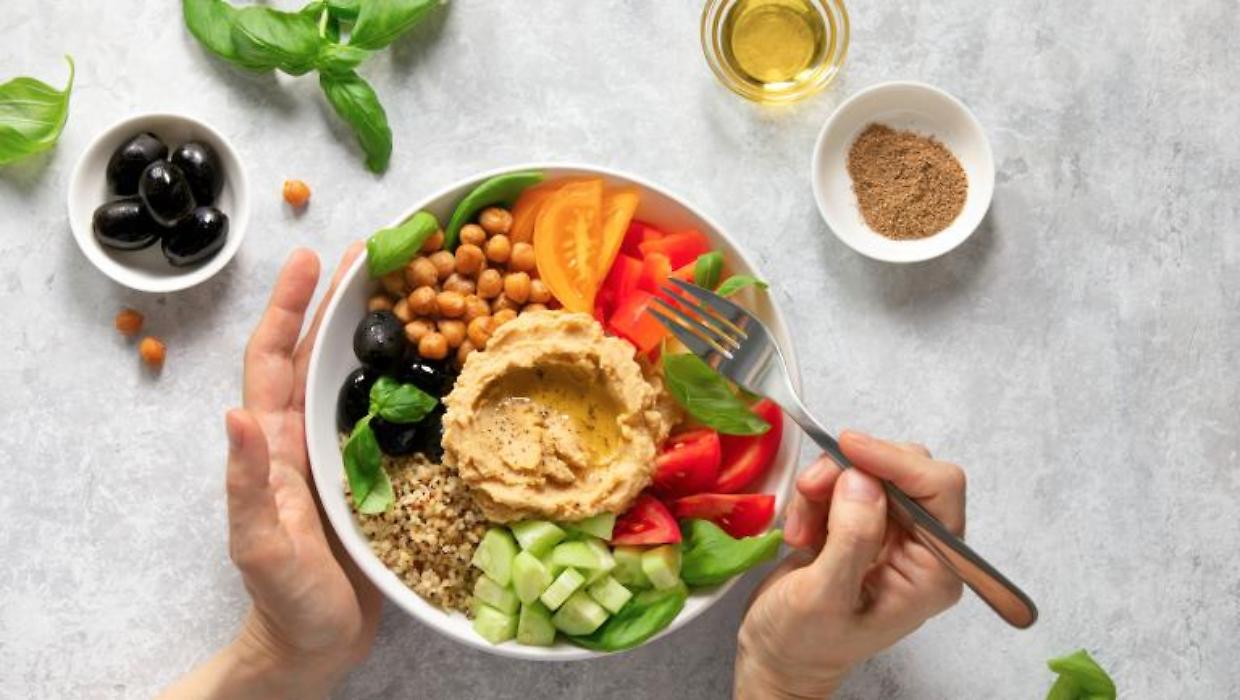 Diete generate dall&rsquo;Intelligenza Artificiale: i rischi per gli adolescenti