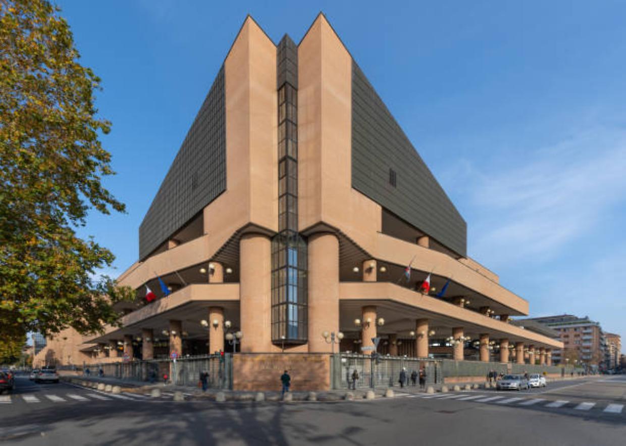 Torino, i figli scoprono i conti svuotati del padre 82enne