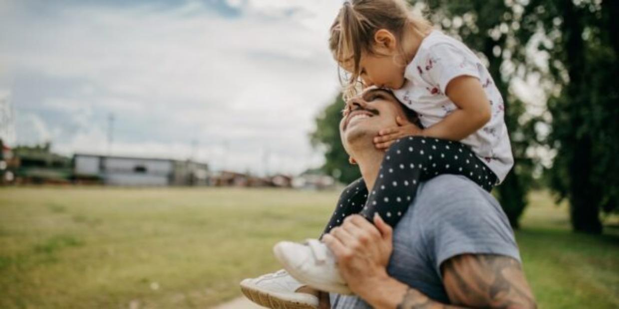 Tanti auguri ai nostri pap&agrave;, in Italia si celebra oggi ma nel resto del mondo?