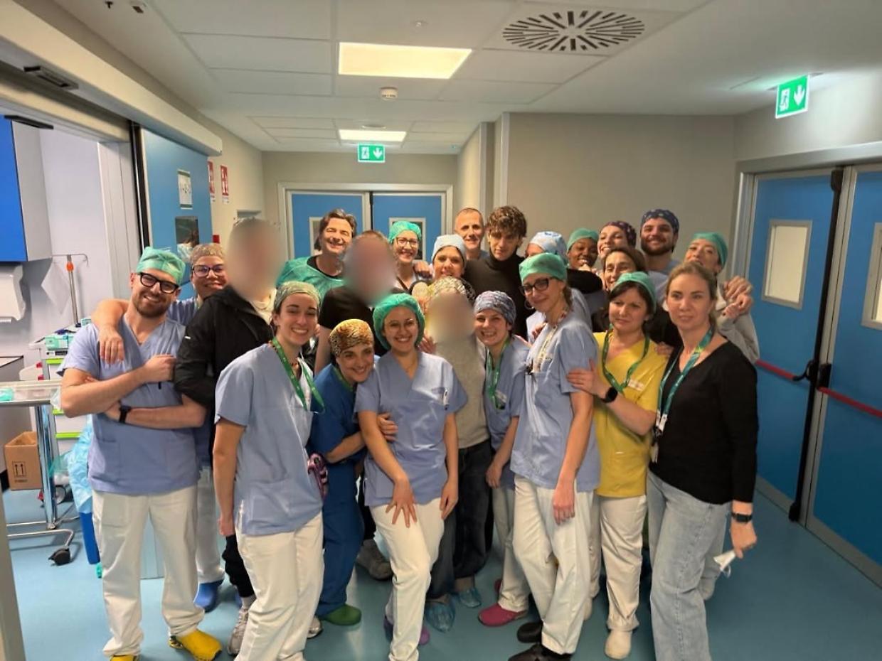 Achille Lauro fa visita ai feriti di Crans-Montana ricoverati al Niguarda