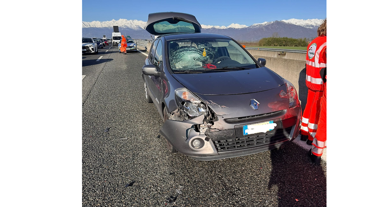 Torino, incidente sul raccordo Torino-Pinerolo: due feriti e traffico in tilt 