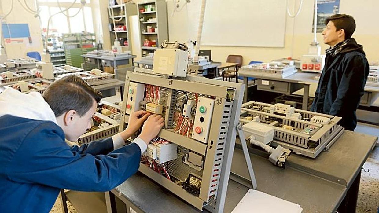 Riforma degli istituti tecnici: meno ore per italiano, geografia e lingue