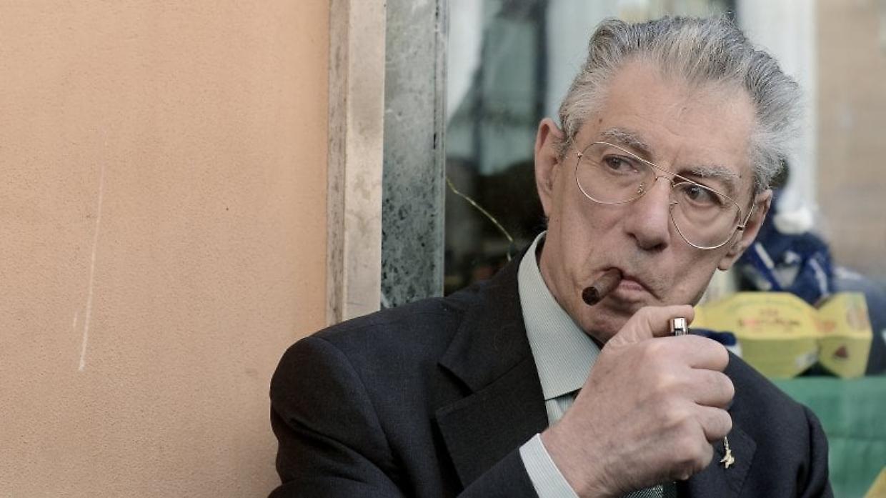 Il &ldquo;Senatur&rdquo; Bossi: storia e significato di un soprannome diventato identit&agrave;