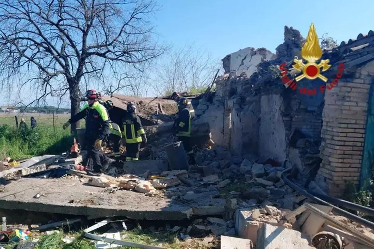 Saltano in aria mentre preparano un bomba per un attentato, morti due anarchici del "gruppo Cospito"