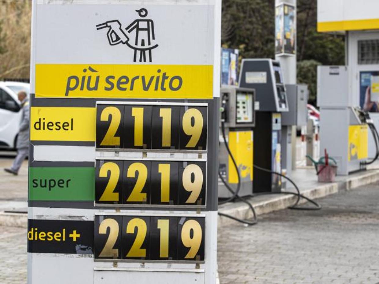 Come controllare se il prezzo della benzina &egrave; davvero corretto dopo il taglio delle accise