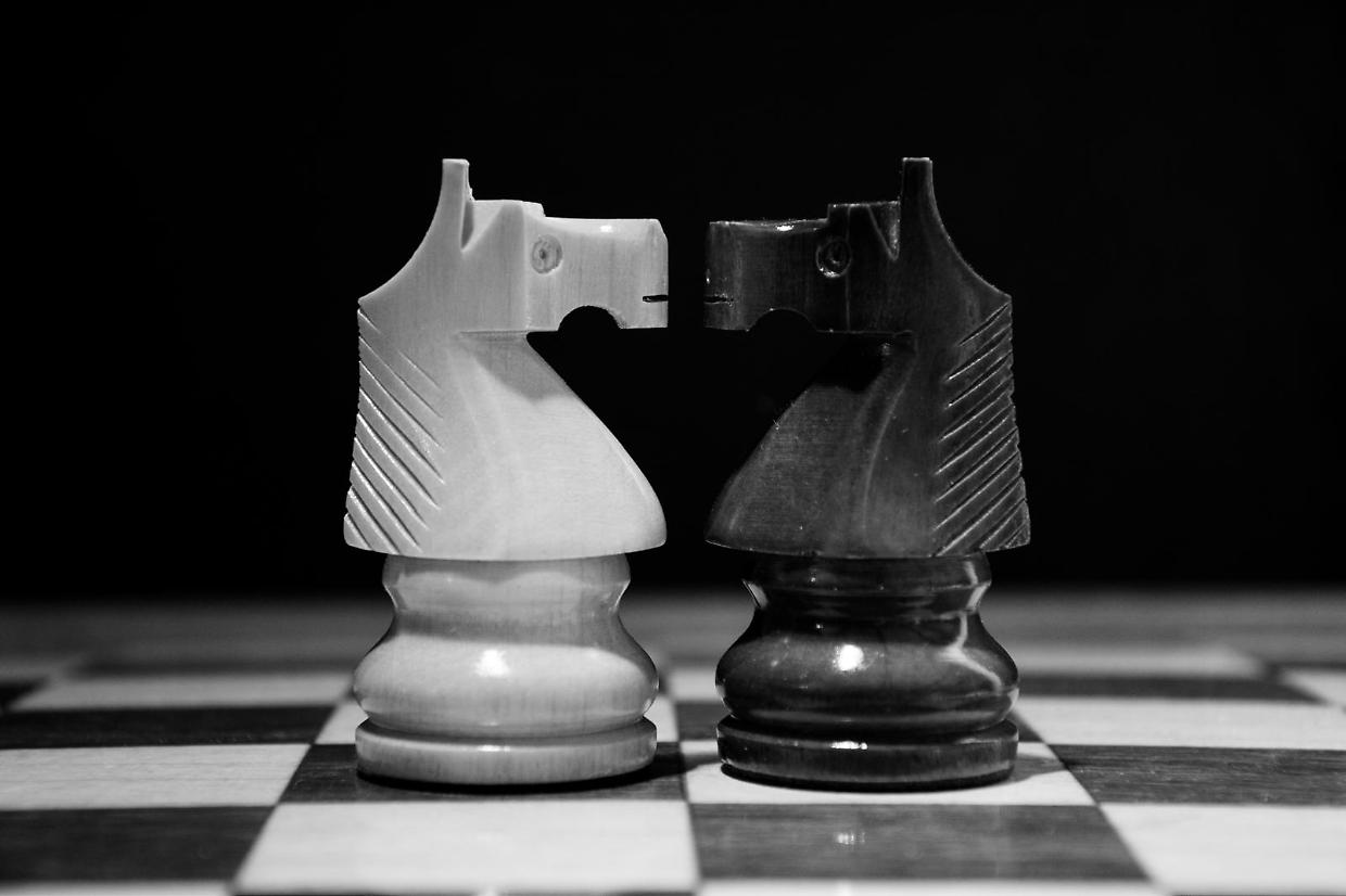 "Notte bianca...e nera" a Camera tra scacchi, musica e fotografia