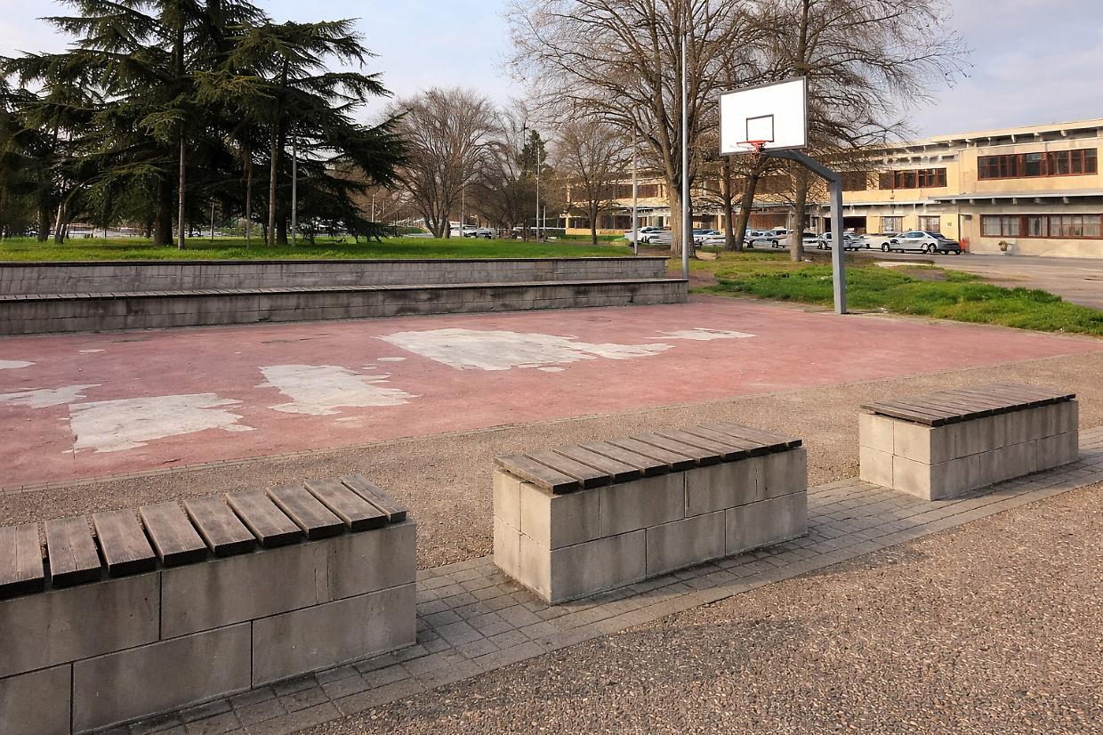 Campo da basket in condizioni critiche a Lucento: strutture datate e fondi limitati rallentano gli interventi