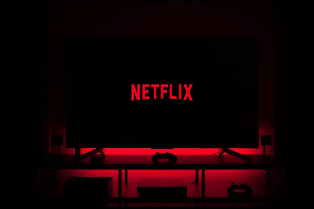 Domenica di pioggia? Optate per divano e Netflix, ecco alcuni titoli usciti questo mese