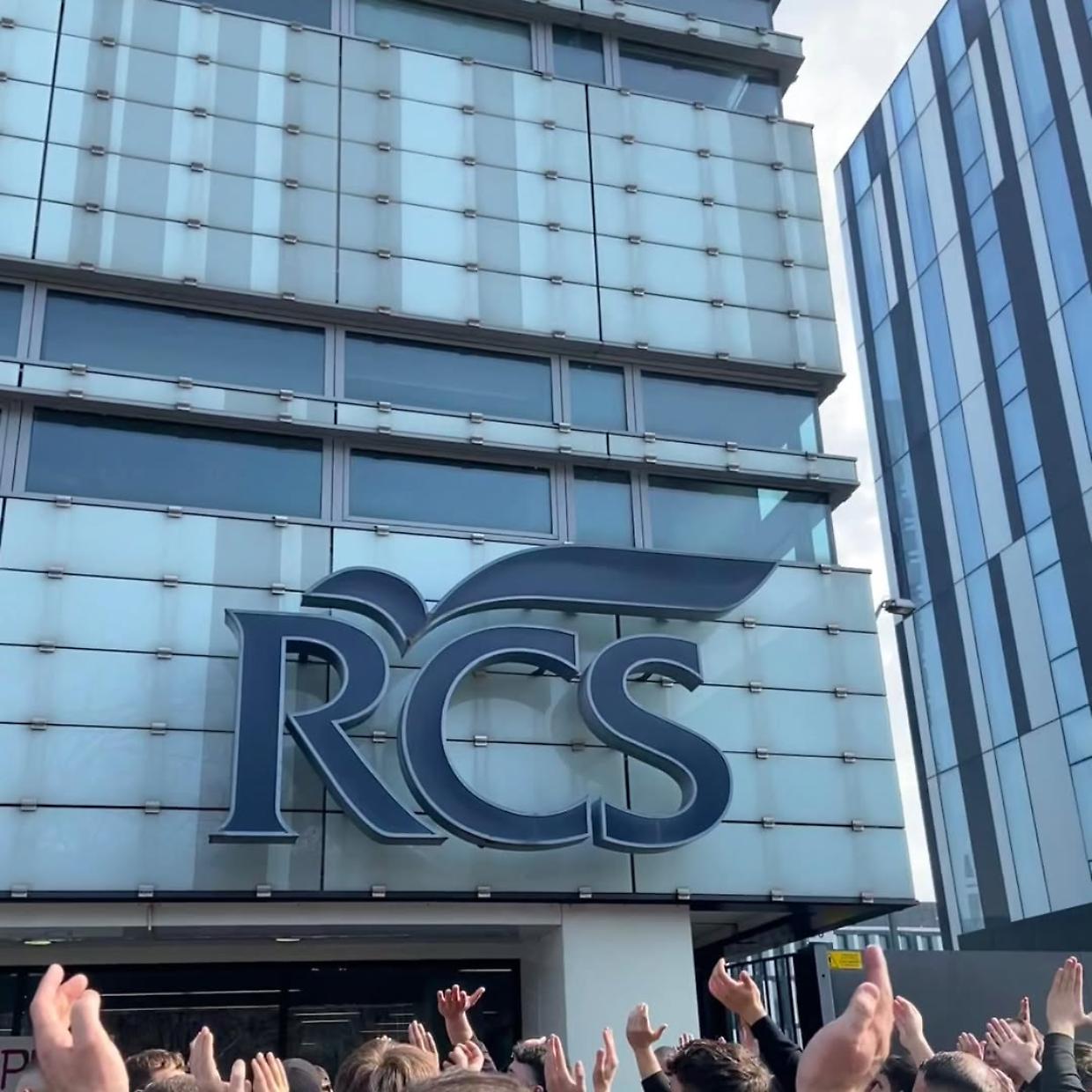 Toro, contestazione contro Cairo a Milano: ecco cosa &egrave; successo davanti alla sede di Rcs