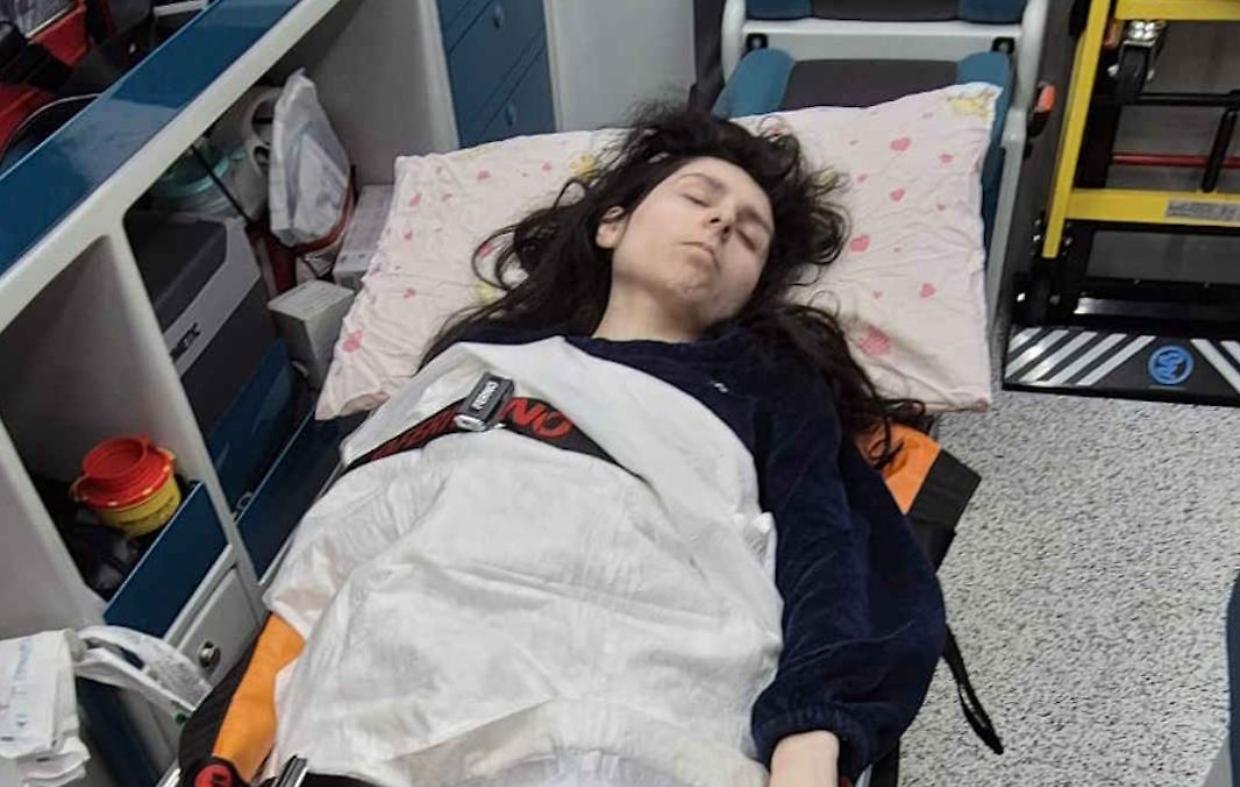 Rebecca di Forno Canavese ha 20 anni, sei malattie rare e 14 operazioni al cervello: ora deve essere operata d'urgenza in Spagna