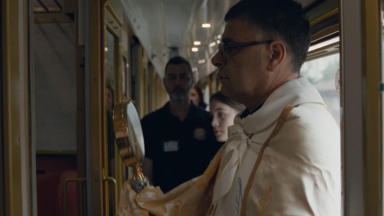 "Chi sale sul treno": 120 anni del Treno Bianco, un viaggio (verso Lourdes) tra fede, volti e speranza