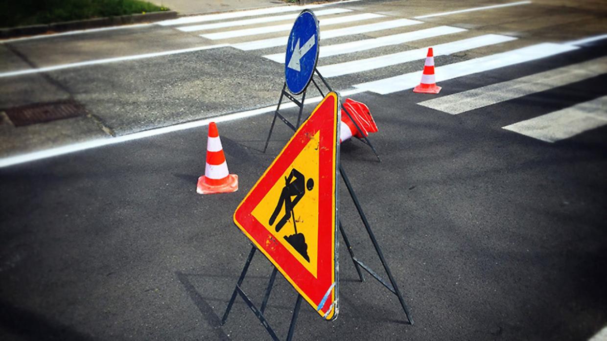 Pino Torinese, senso unico alternato in via Rosero per lavori elettrici