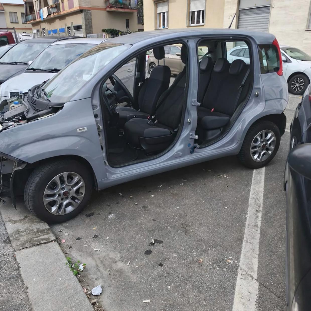 Veicolo rubato e &ldquo;spogliato&rdquo; dei pezzi