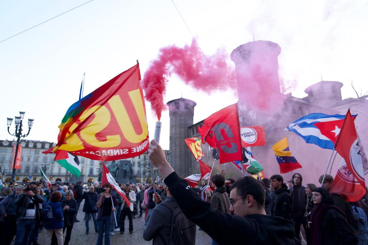 Il presidio in piazza Castello