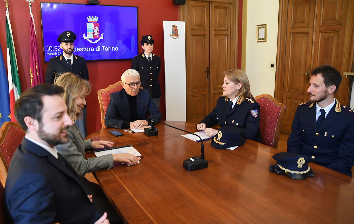La firma del protocollo d'intesa in questura