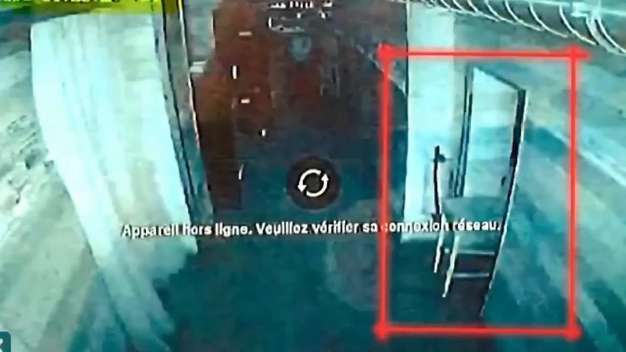 Tragedia di Crans-Montana, il video che accende i dubbi: una porta di sicurezza chiusa un minuto prima del rogo