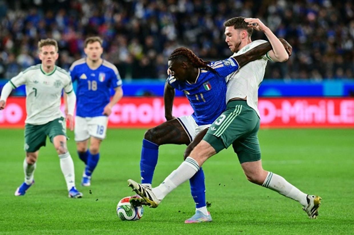 Kean in un duello di Italia-Irlanda del Nord 2-0 (foto Getty Image)