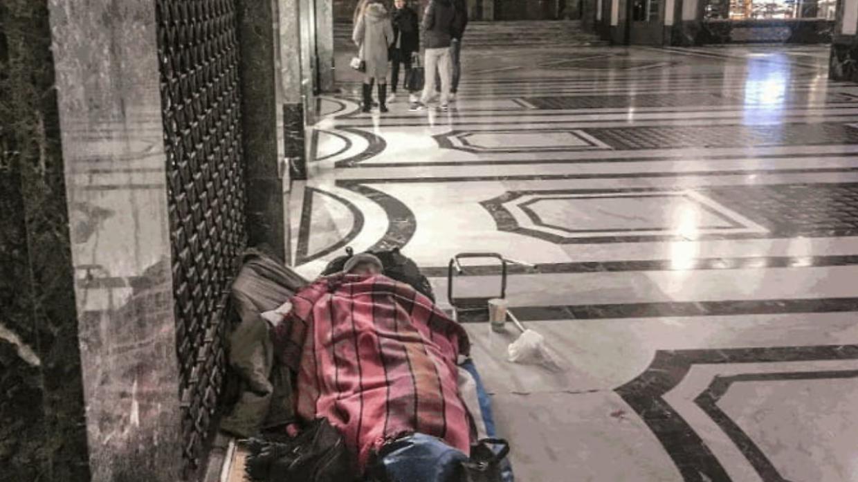 Torino, due senzatetto bloccano un ladro e lo consegnano agli agenti