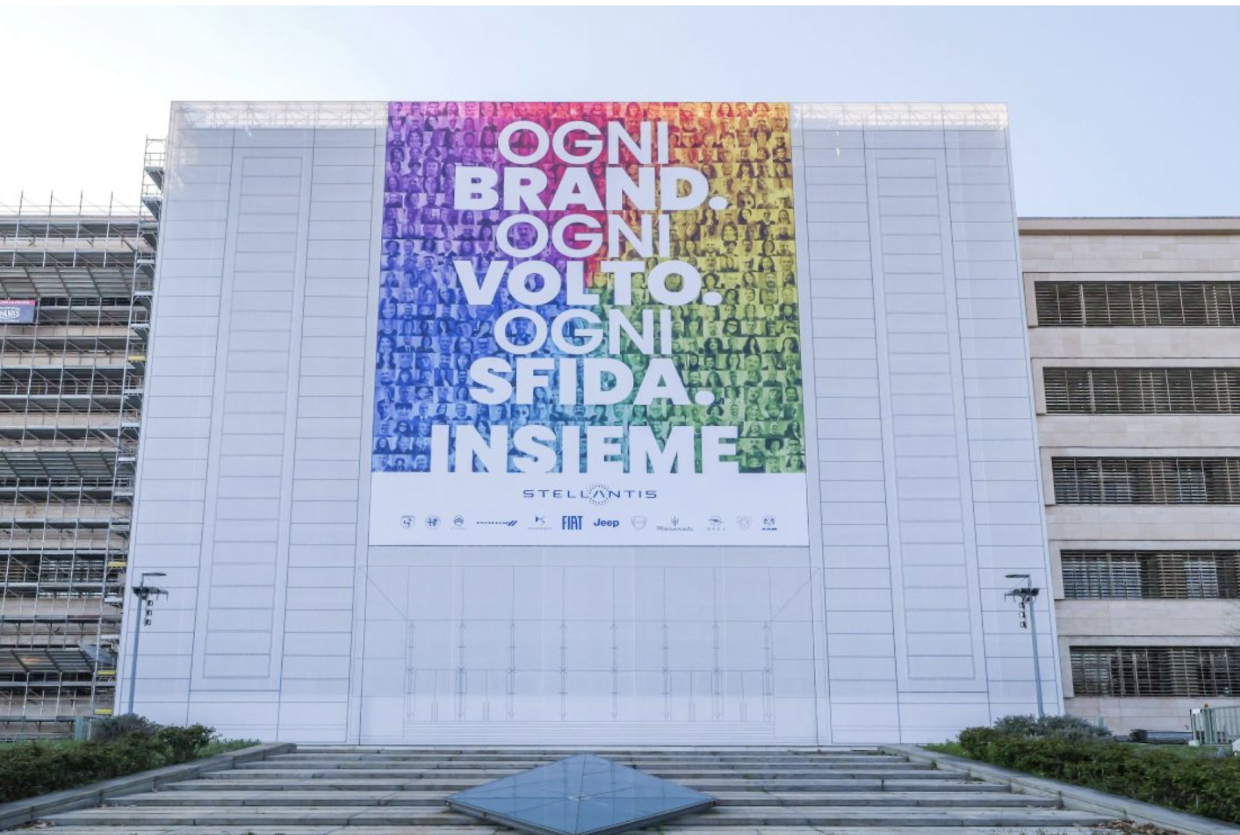 Mirafiori si mette in faccia il futuro: volti, valori e un cantiere che parla