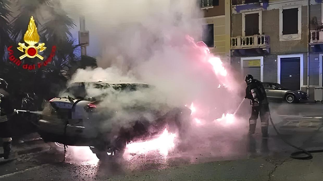 Da Savona a Torino e ritorno per bruciare l'auto del socio: arrestato