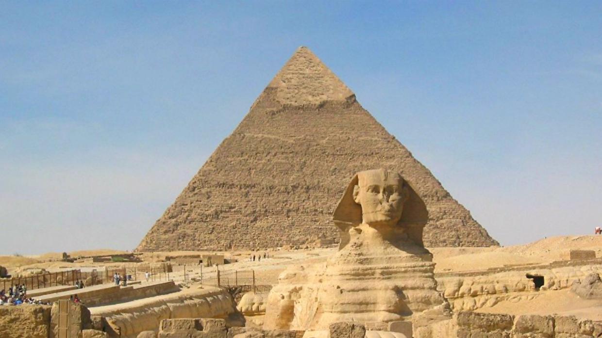 Mistero a Giza: i radar rilevano una possibile seconda Sfinge sepolta sotto la sabbia