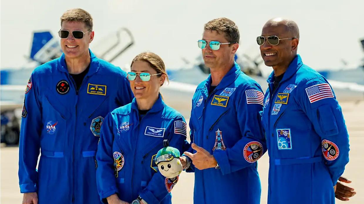 Artemis II decolla: quattro astronauti tornano oltre la Luna con la mascotte &ldquo;Rise&rdquo;