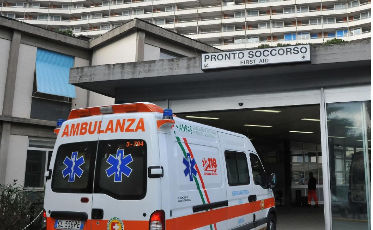 Paziente d&agrave; fuoco a una barella,  paura nella notte al Pronto Soccorso del San Martino di Genova