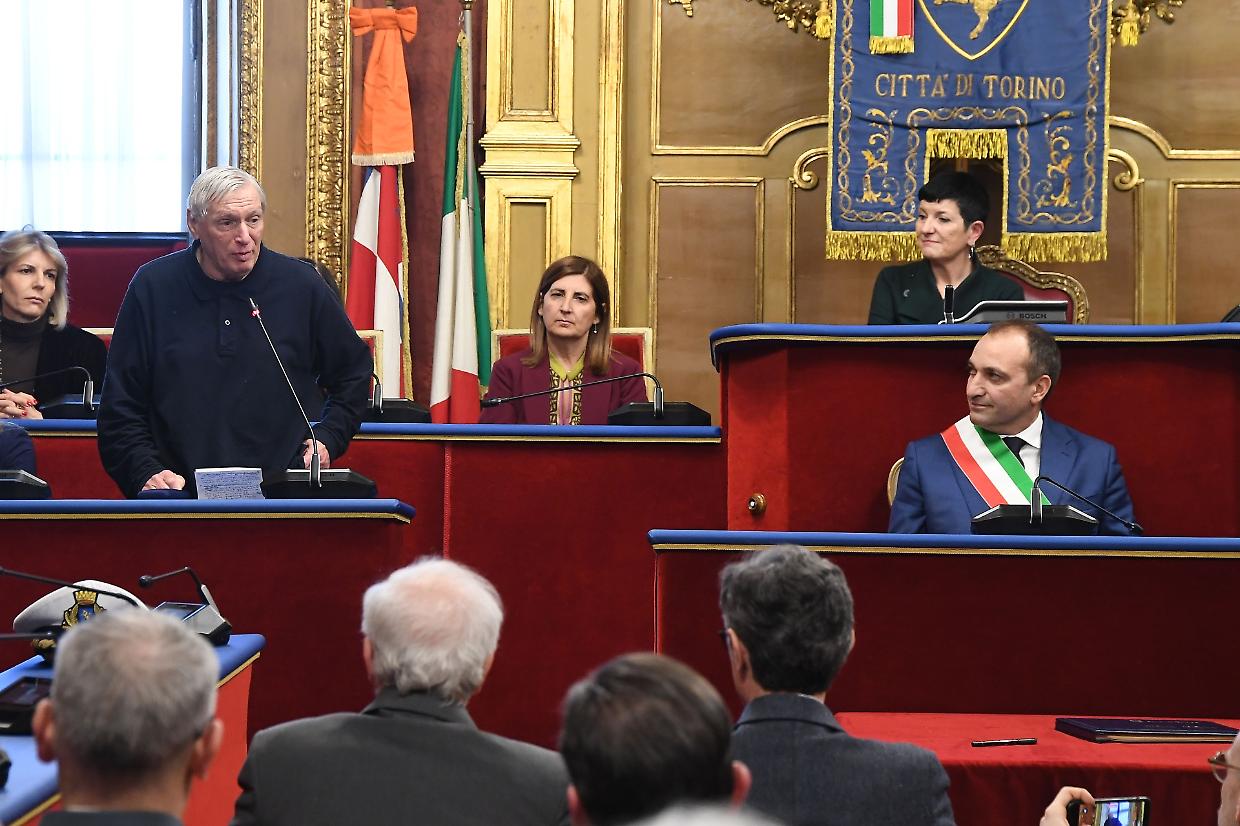 "Cos&igrave; la democrazia si inquina": l&rsquo;appello da Torino di Don Ciotti dopo i casi politici 
