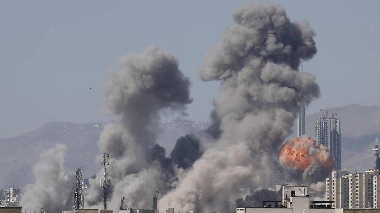 Pena di morte in Iran per chi fotografa i raid: nuova stretta sul controllo dell&rsquo;informazione