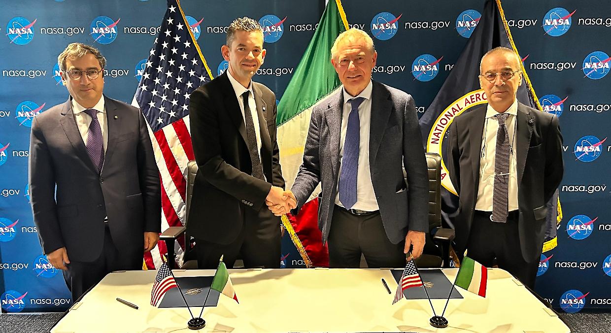 Un astronauta italiano camminer&agrave; sulla luna: firmato accordo con la Nasa