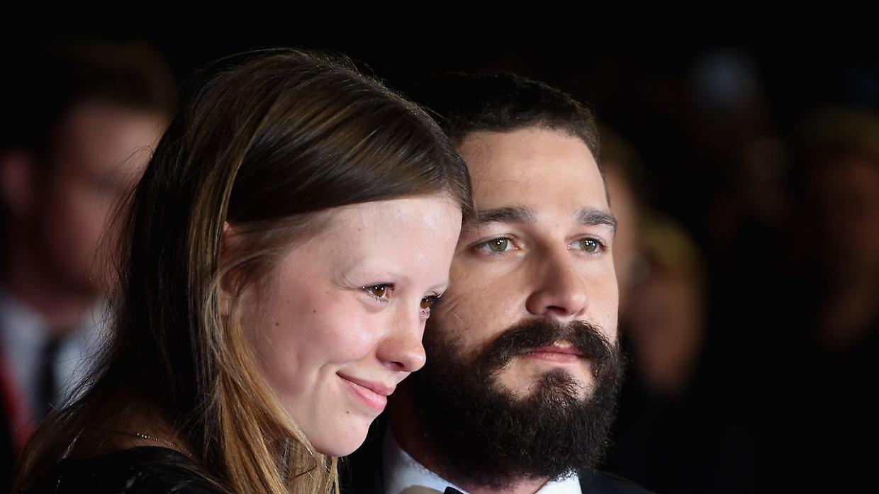 Mia Goth rompe il silenzio su Shia LaBeouf: &laquo;Non posso fare nulla per aiutarlo&raquo;