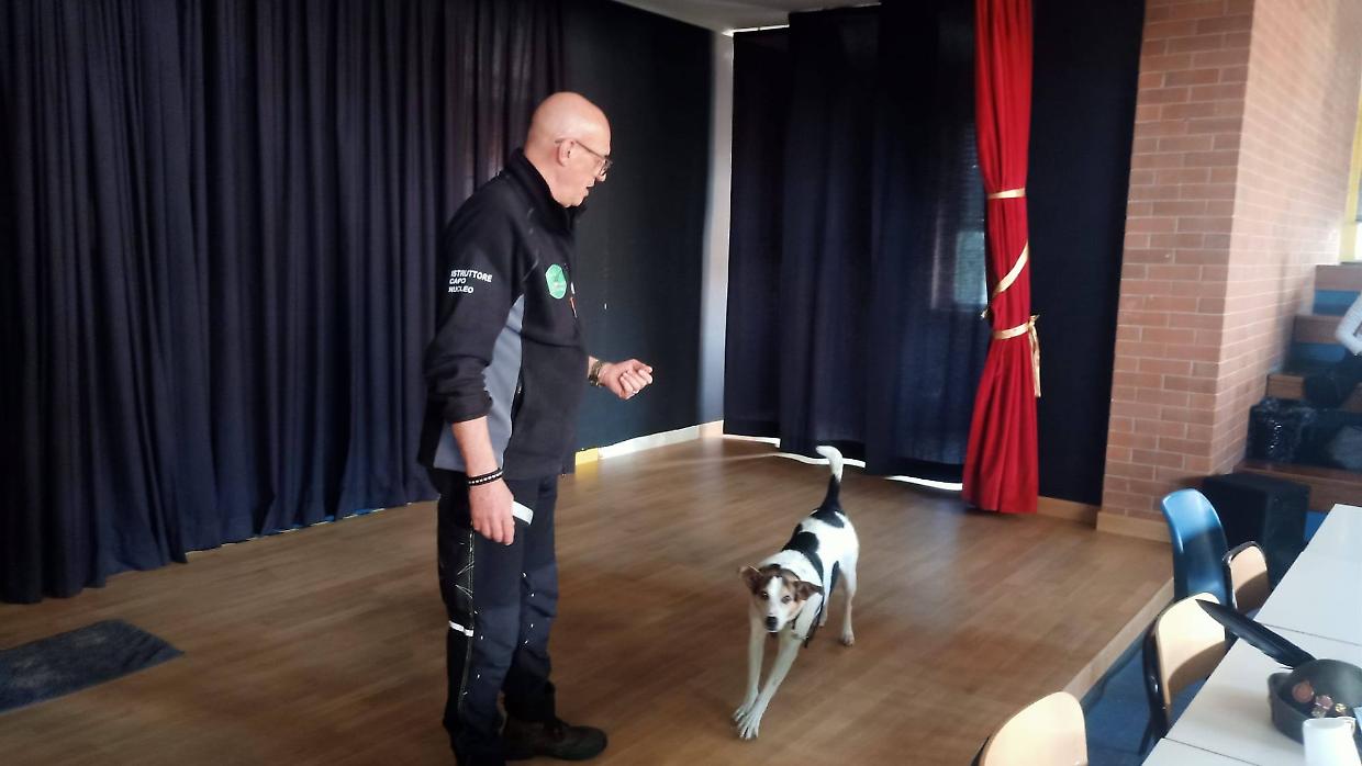 Borgaro, soccorso alpino e unit&agrave; cinofile tra i banchi della "Carlo Levi"