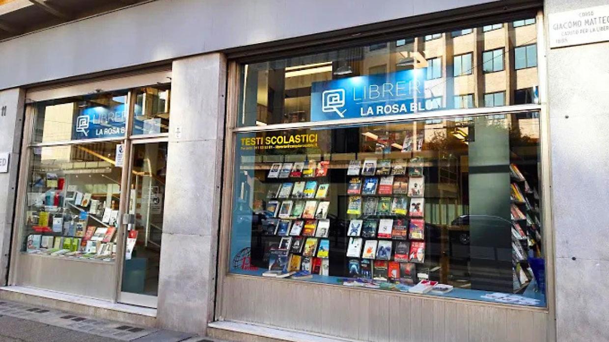 La crisi del commercio fa un'altra vittima: chiude la storica libreria cattolica di corso Matteotti