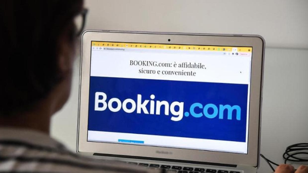 Prenoti online e ti svuotano il conto: la nuova truffa che sembra reale