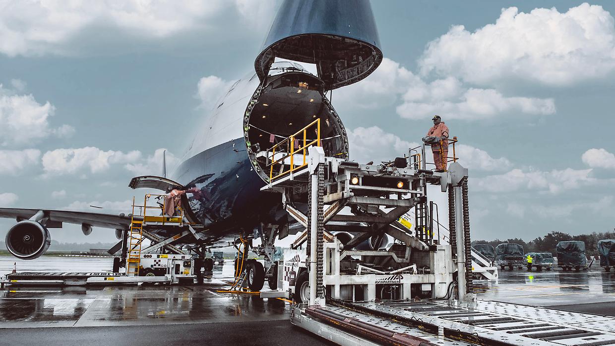 Dal Piemonte nasce un nuovo gigante del cargo: operazione che cambia la logistica italiana