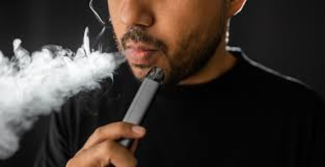 Alcol, fumo e sigarette elettroniche: gli italiani sfidano la salute