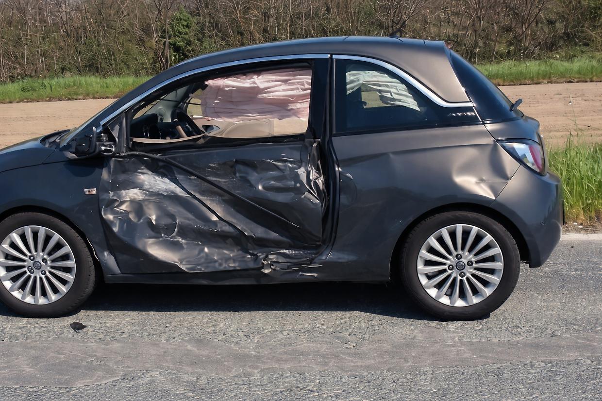 Fiat 500 si scontra con carro attrezzi a Bruere di Rivoli: conducente in ospedale