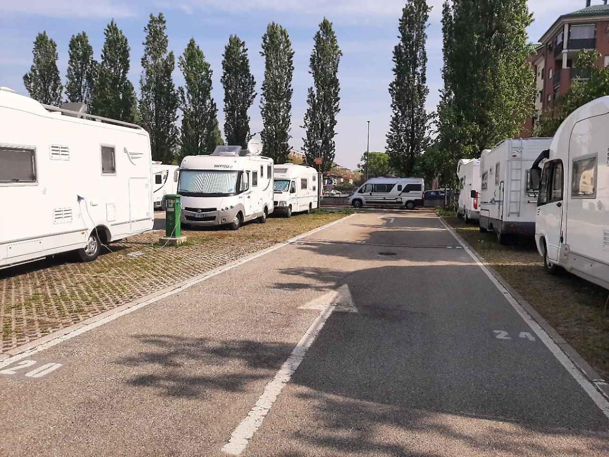 Parcheggio Caio Mario pieno di turisti