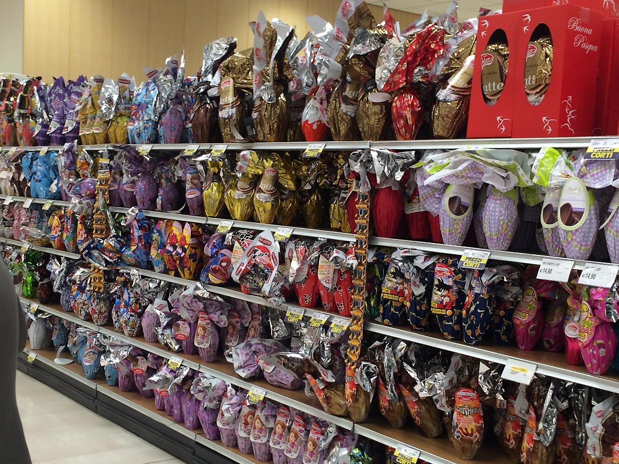 Pasqua 2026, uova di cioccolato alle stelle: prezzi fino a 130 euro al chilo