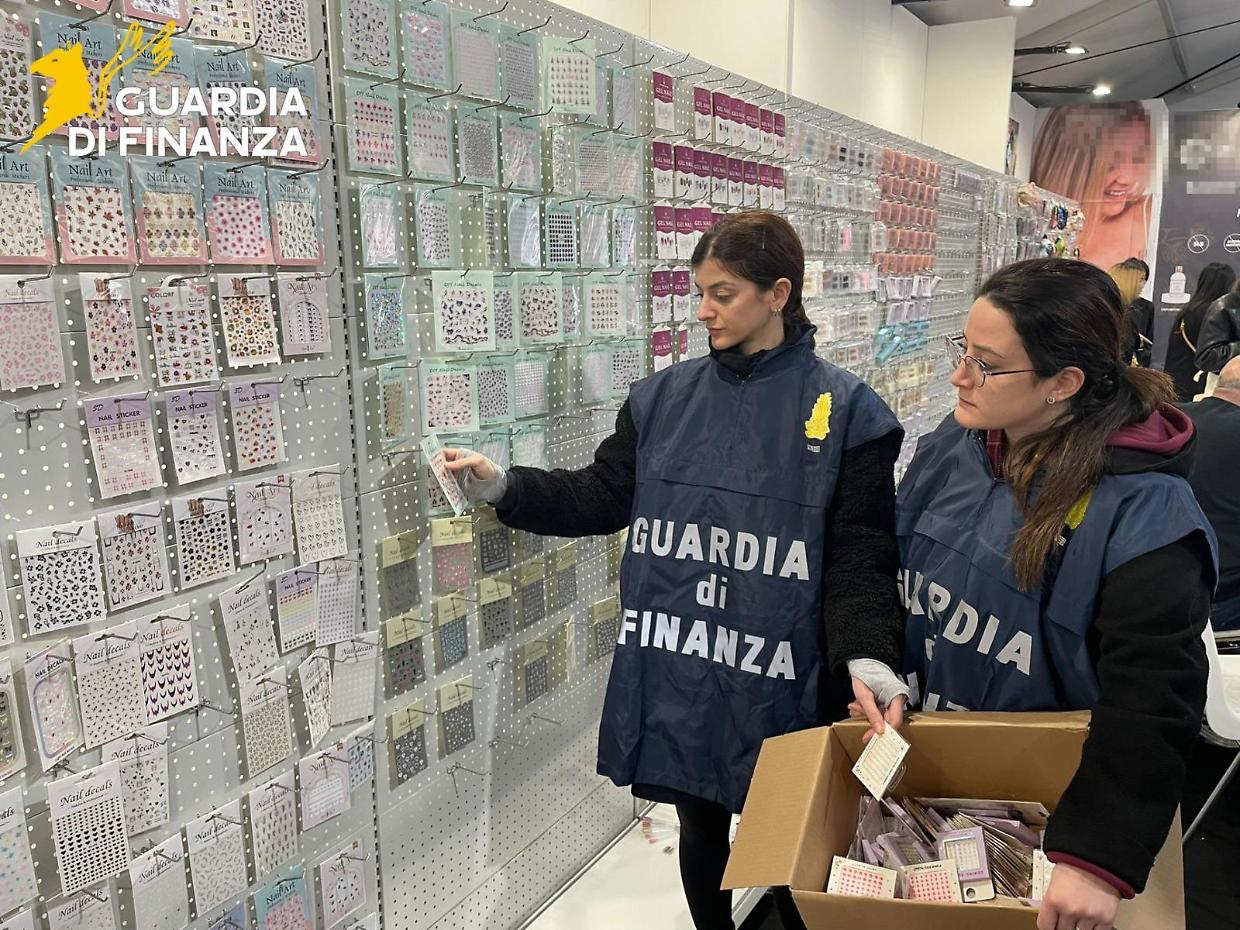Cosmoprof 2026, blitz della Guardia di Finanza: sequestrati oltre 200.000 prodotti non conformi