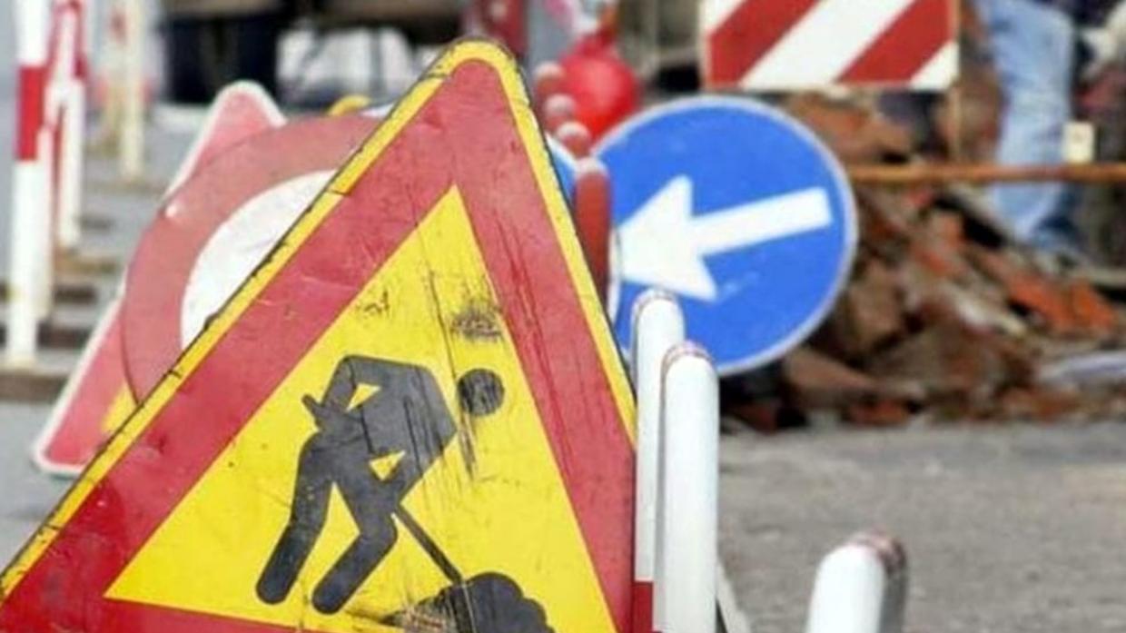 Sp122 a Villastellone, lavori in corso per la fibra: senso unico alternato per tutto aprile