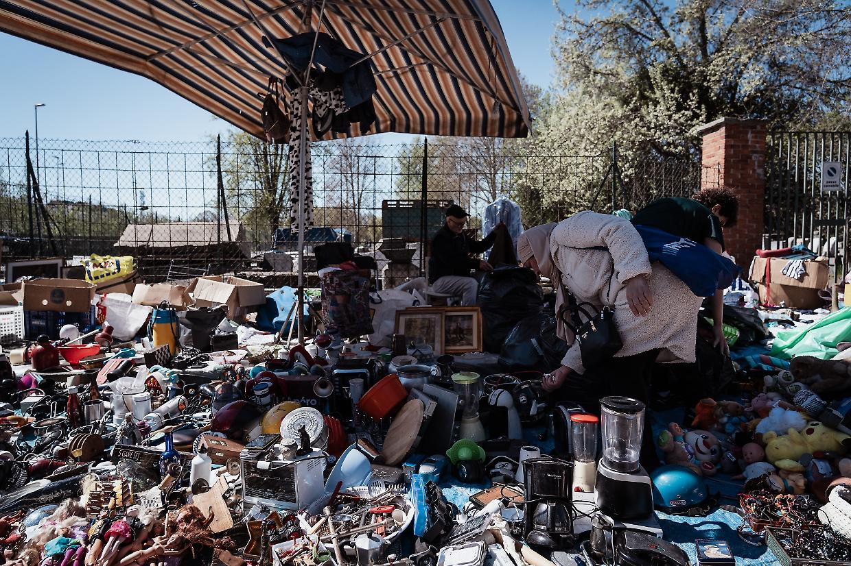 Torino, suk abusivo e i residenti sono furiosi: &laquo;La polizia locale fa scaricabarile&raquo;
