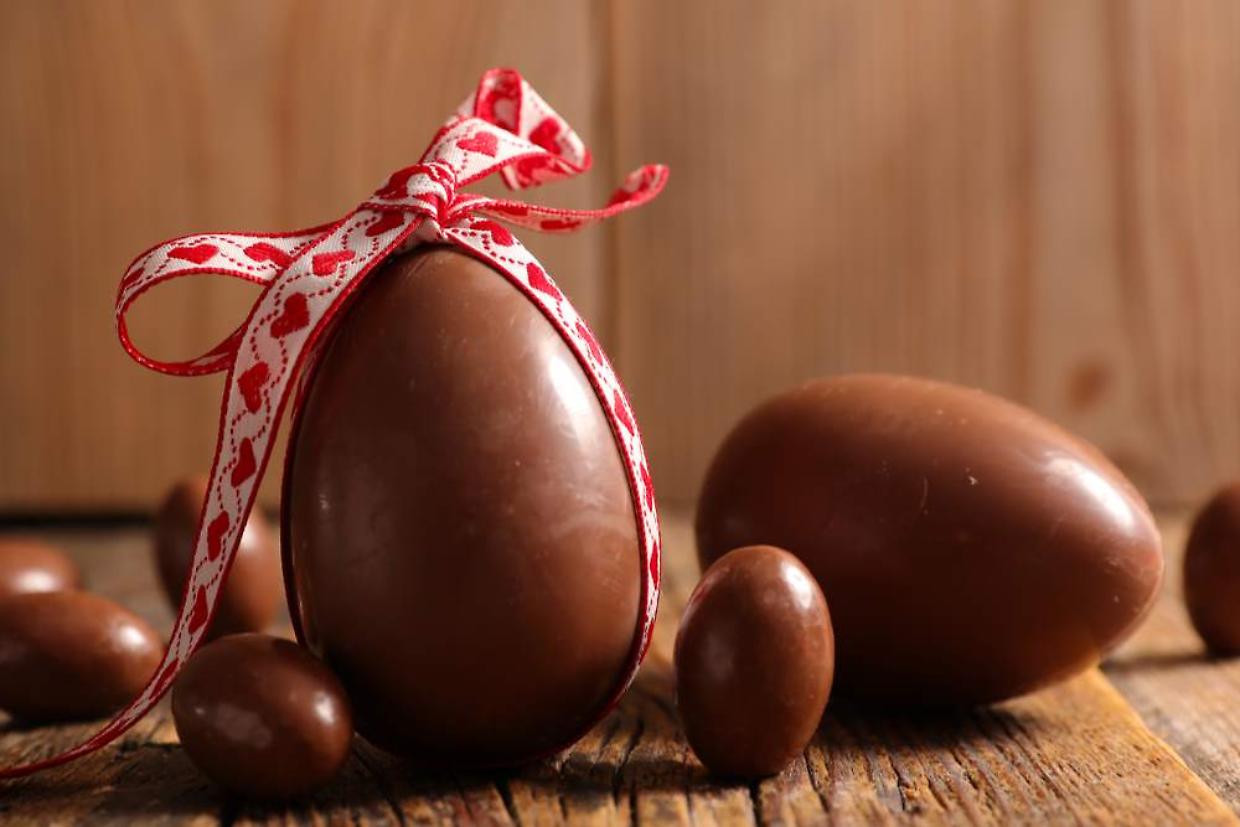 Dalle uova colorate al cioccolato: storia e significato di una tradizione pasquale